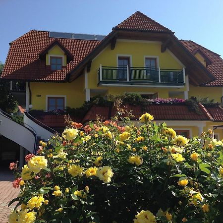 Haus Rose Apartment Wenigzell Bagian luar foto